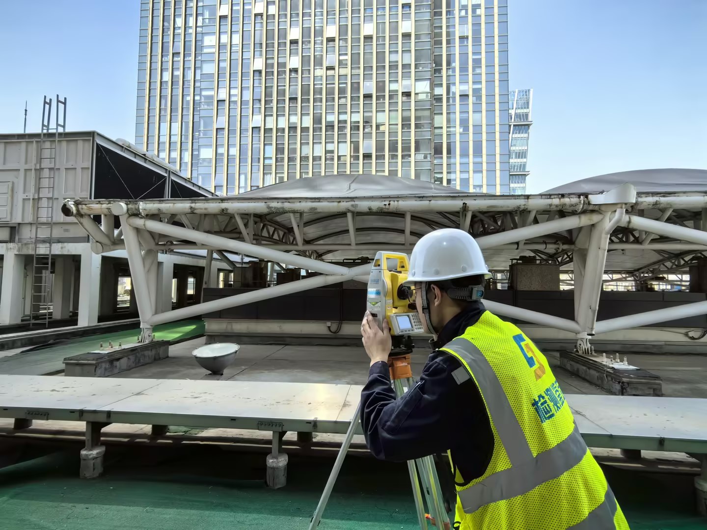 上海市閔行區明泉·財富中庭廣場鋼結構網架安全性檢測2